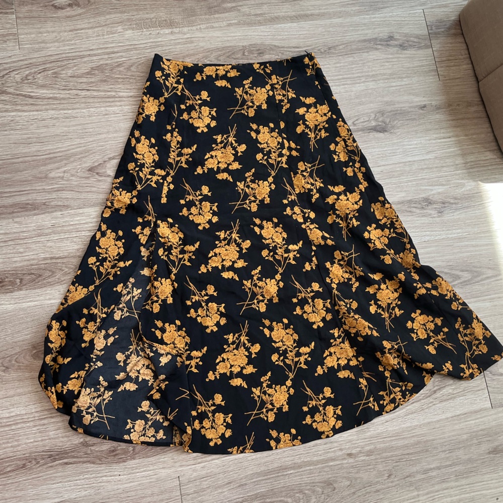 Rihoas Floral Midi Dress Small